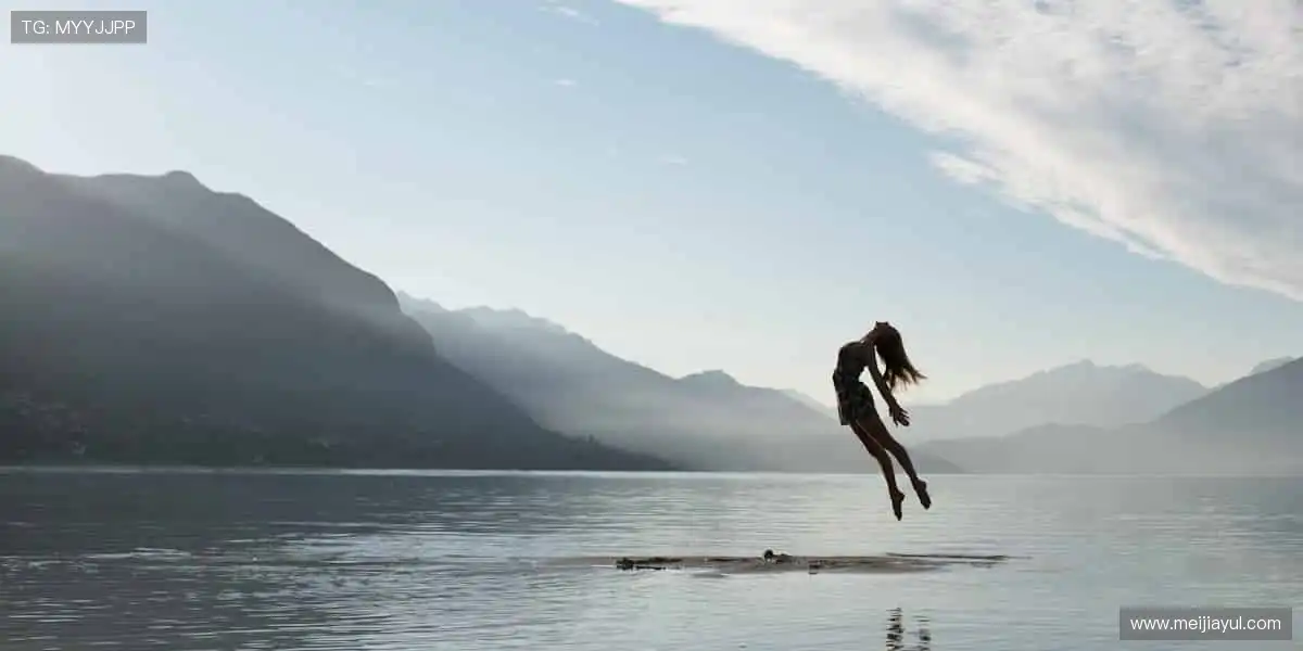 周边潮品，让热爱触手可及！🎯💥